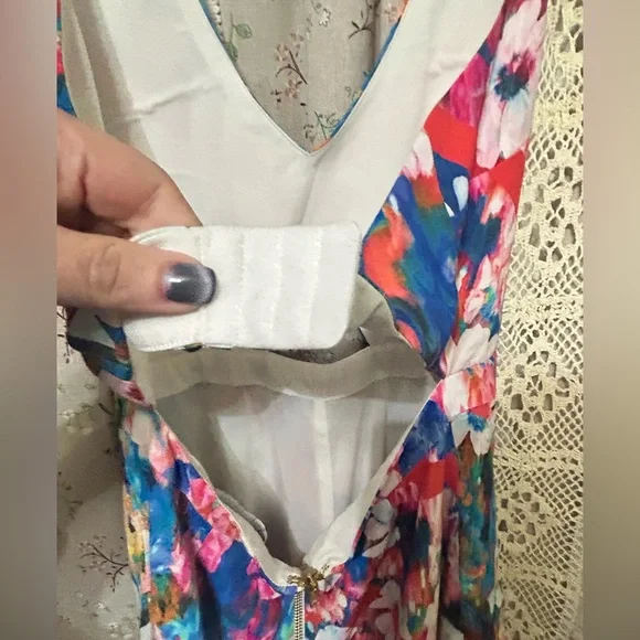 Revolve NBD x The Naven Twins Floral Cutout Romper Size Small EUC‎ - Picture 5 of 10